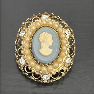 Coro Signed Vintage Blue Cameo Filagree Rhinestone Faux Pearl Brooch